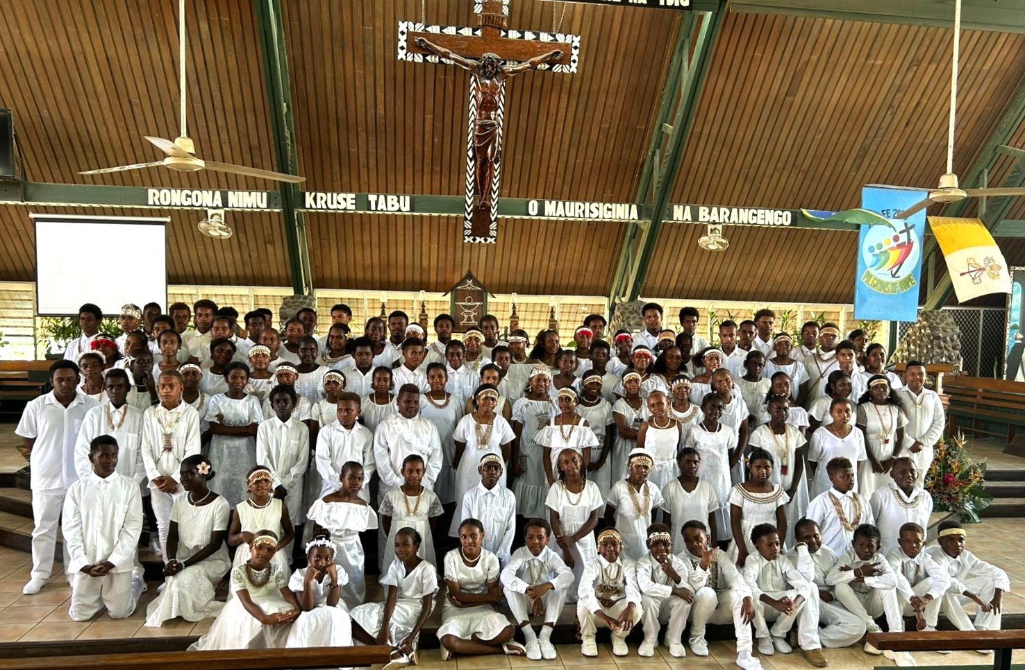 Holy Cross Cathedral Welcomes 117 Children to First Holy Communion