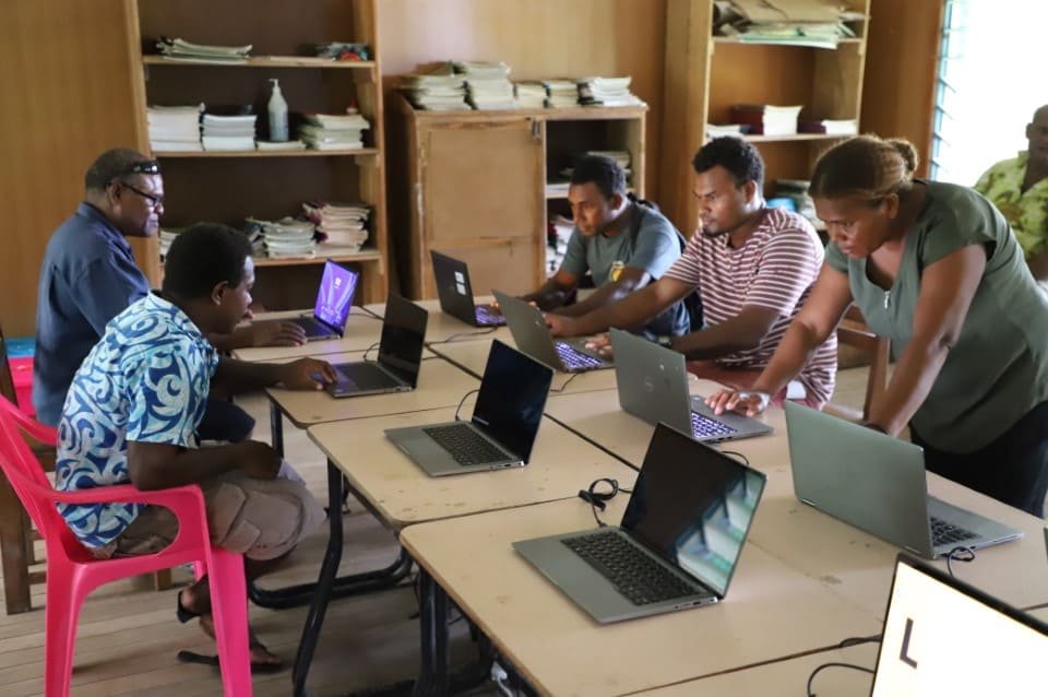 Australia and New Zealand deliver 165 laptops to eleven schools across Malaita and Temotu Provinces
