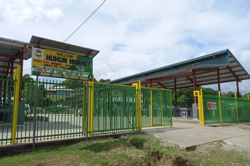 HCC relocate cloth vendors to Kukum market for safer and legal trading