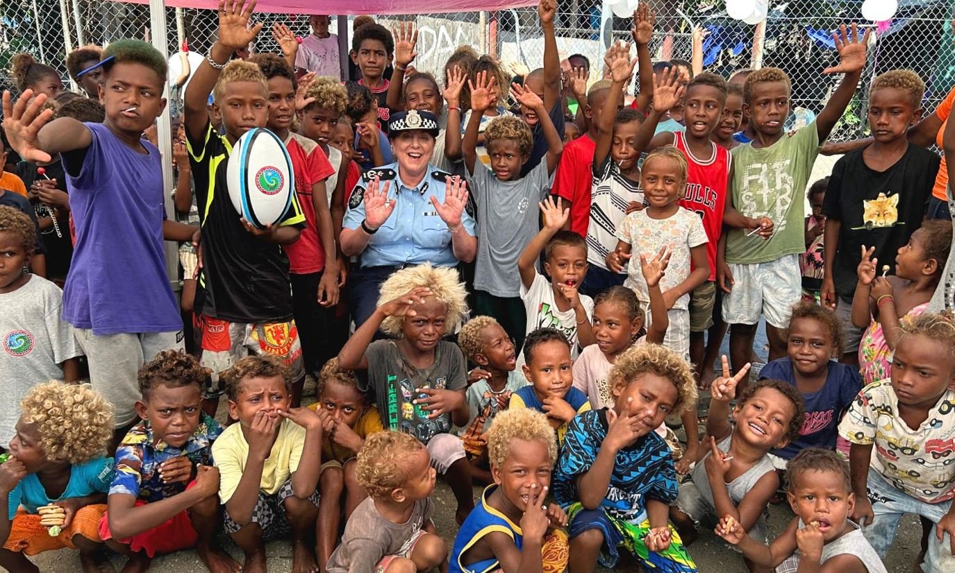 AFP leaders share Christmas cheer with Fishing village community