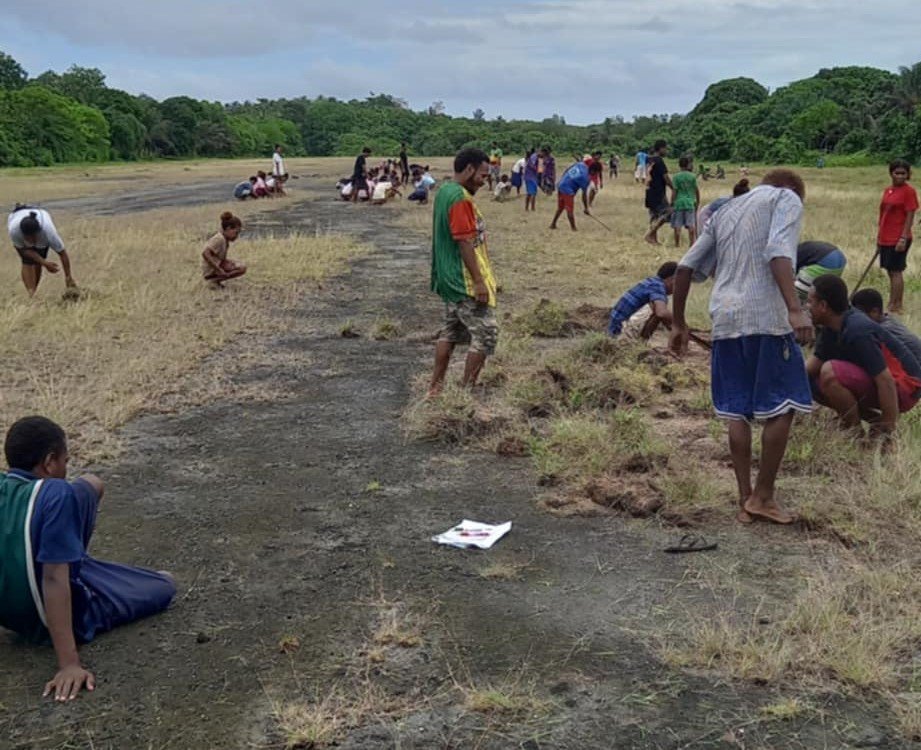 Gawa School Students and Teachers Step in to Clean Up Lomlom Airport